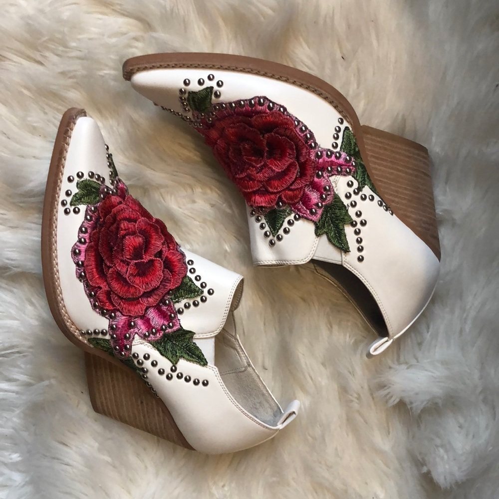 Jeffery Campbell white festival summer booties!